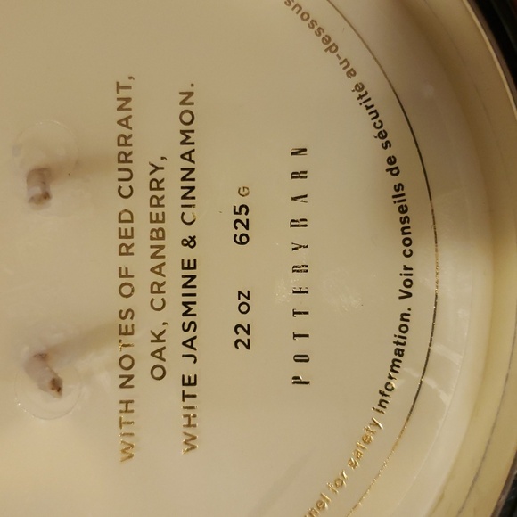POTTERYBARN SNOW BERRY SCENT COLLECTION,TYPE LARGE CANDLE-22 OZ.,RETAIL $59.00 - Picture 5 of 6